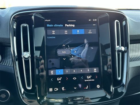 Certified 2024 Volvo XC40 B5 Plus image 21