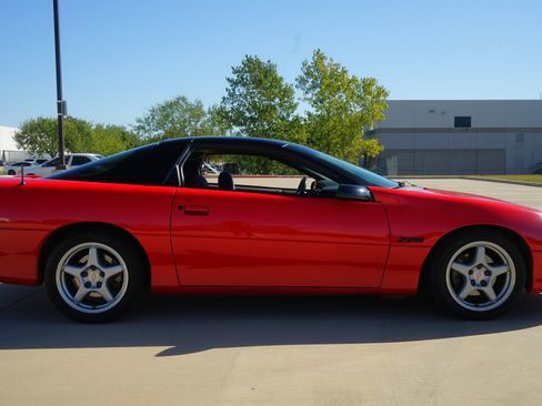Used 1999 Chevrolet Camaro Z28 w/ Performance Pkg image 18