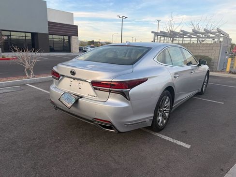 Used 2018 Lexus LS 500 w/ Accessory Package (Z1) RWD image 5