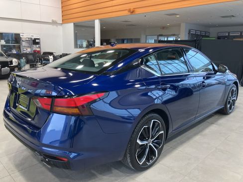 Used 2024 Nissan Altima 2.5 SR w/ SR Premium Package image 5