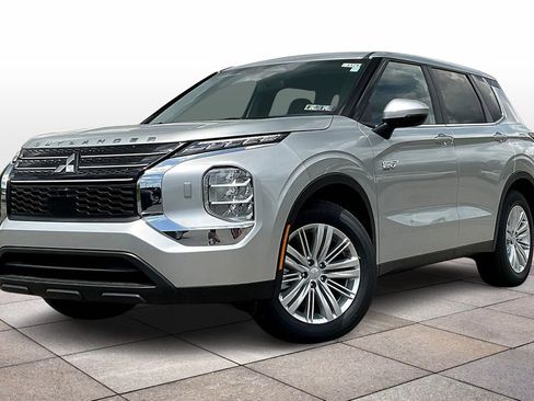 New 2025 Mitsubishi Outlander ES image 2