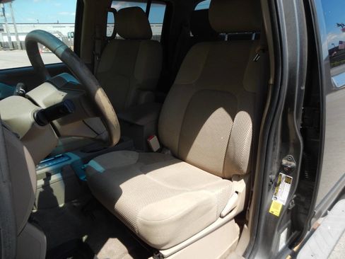 Used 2009 Nissan Frontier SE w/ SE Value Truck Pkg AWD/4WD image 28