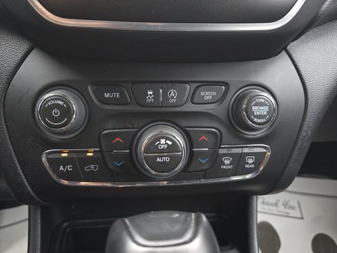 Used 2022 Jeep Cherokee Trailhawk w/ Comfort/Convenience Group AWD/4WD image 21