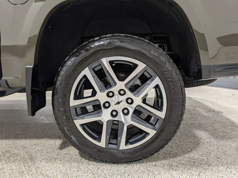 Used 2024 Chevrolet Colorado Z71 w/ Z71 Convenience Package 2 image 11