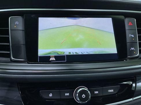 Used 2023 Buick Enclave Essence image 21