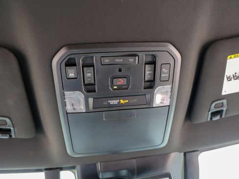 Used 2025 Toyota Tundra Platinum AWD/4WD image 31