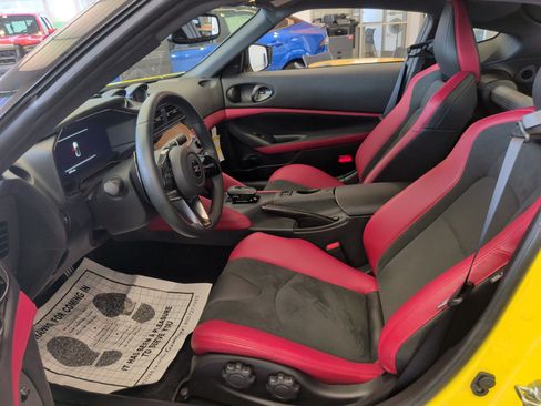 Used 2024 Nissan Z Performance w/ Floor Mat Package RWD image 9