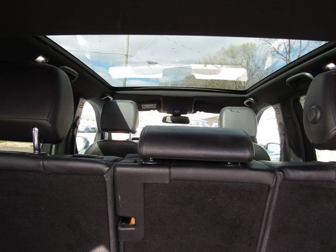 Used 2019 Land Rover Discovery Sport HSE image 21