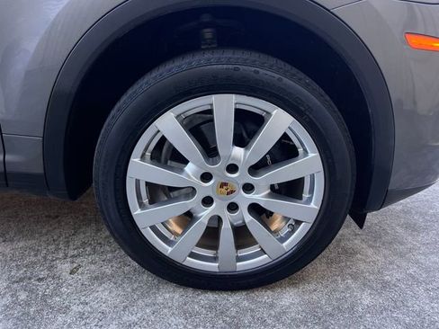 Used 2018 Porsche Cayenne Platinum Edition image 39