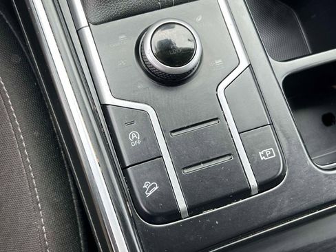 Used 2023 Kia Sorento LX image 27