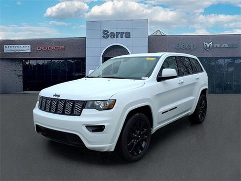 Used 2019 Jeep Grand Cherokee Altitude image 3