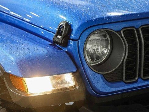 Used 2025 Jeep Gladiator Nighthawk image 8