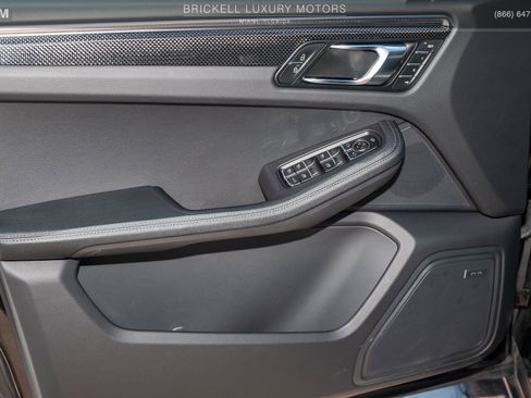 Used 2024 Porsche Macan image 10