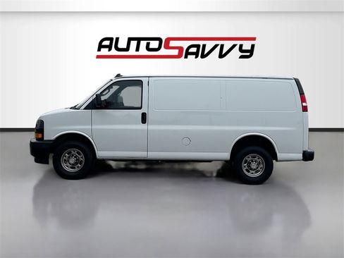 Used 2022 Chevrolet Express 2500 w/ Driver Convenience Package image 4