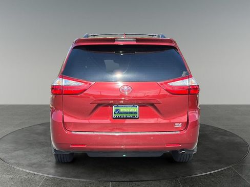 Used 2018 Toyota Sienna XLE Premium w/ Outdoor Package AWD/4WD image 8
