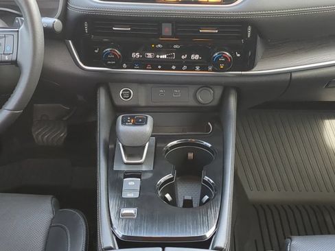 Certified 2023 Nissan Rogue Platinum w/ Platinum Premium Package FWD image 19
