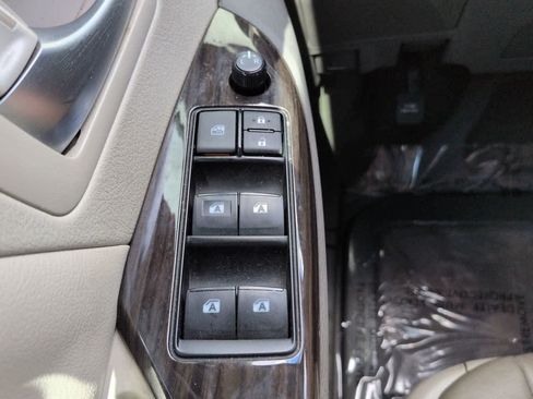 Used 2019 Toyota Sienna XLE w/ XLE Navigation Package FWD image 25