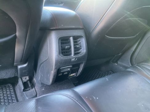 Used 2019 Jeep Cherokee Trailhawk AWD/4WD image 11