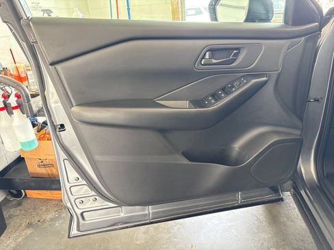 Used 2024 Nissan Rogue S AWD/4WD image 10
