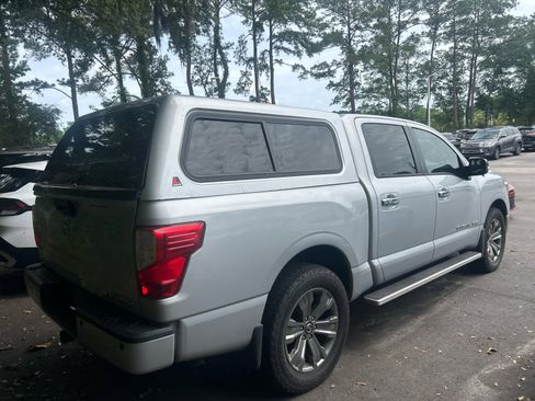 Used 2018 Nissan Titan SV w/ SV Convenience Package AWD/4WD image 5