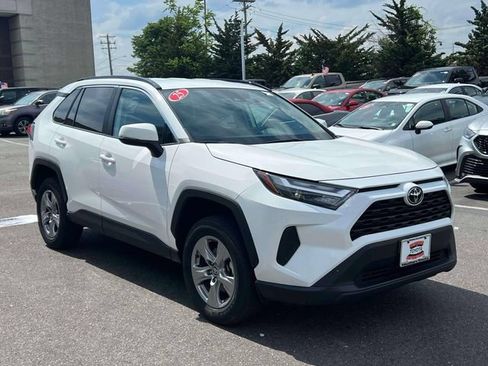 Used 2025 Toyota RAV4 XLE AWD/4WD image 1