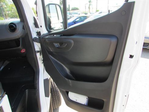 Used 2023 Mercedes-Benz Sprinter 2500 image 27