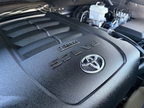 Used 2018 Toyota Tundra Limited w/ Limited Premium Package AWD/4WD image 51