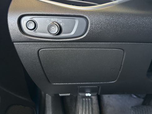 Used 2025 Chevrolet Malibu LT FWD image 25