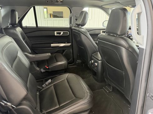 Used 2020 Ford Explorer XLT w/ Equipment Group 202A AWD/4WD image 32
