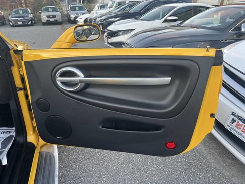 Used 2004 Chevrolet SSR w/ Preferred Equipment Group image 12