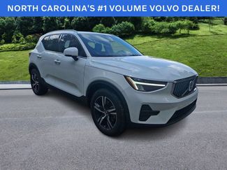 Used 2025 Volvo XC40 B5 Core AWD/4WD video 1