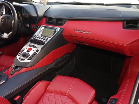 Used 2019 Lamborghini Aventador S image 22