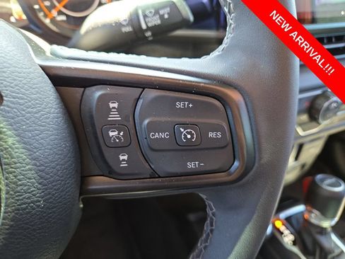 Used 2025 Jeep Gladiator Sport AWD/4WD image 19