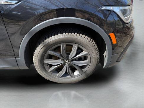 Used 2023 Volkswagen Tiguan SE AWD/4WD image 29
