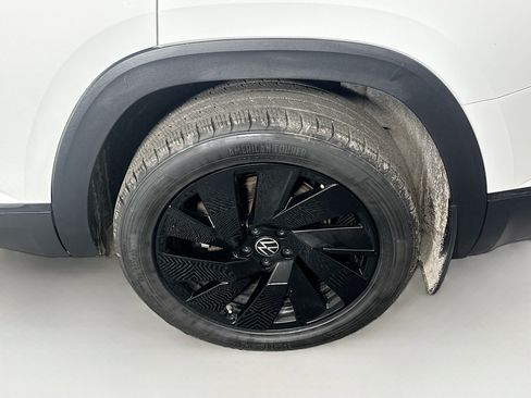 Used 2024 Volkswagen Atlas SE w/ Black Wheel Package FWD image 11
