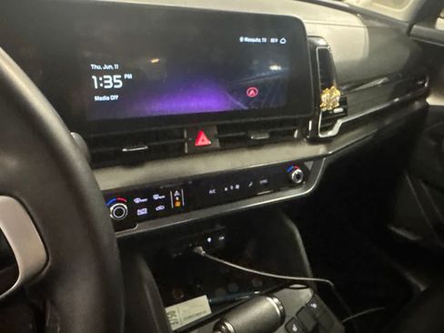 Certified 2025 Kia Sportage EX FWD image 7