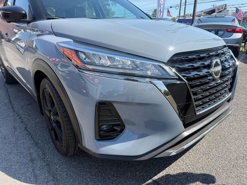 Used 2022 Nissan Kicks SR w/ Premium Package FWD image 11