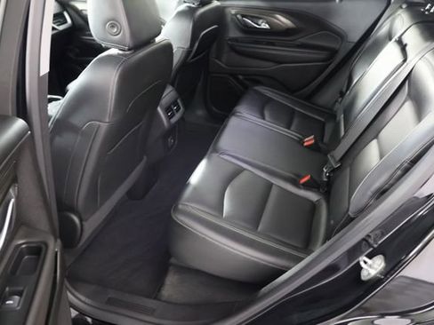 Used 2024 GMC Terrain SLT image 20