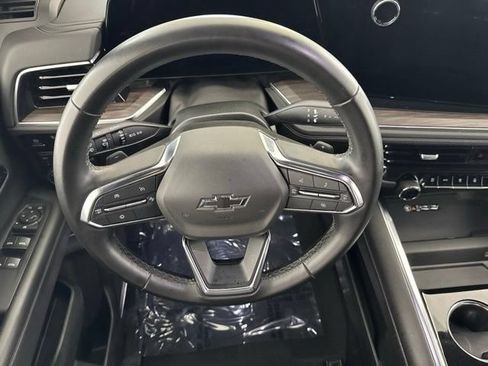 Used 2025 Chevrolet Suburban Z71 AWD/4WD image 25