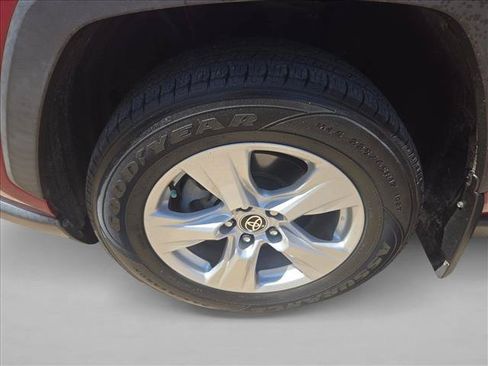 Used 2021 Toyota RAV4 XLE w/ Convenience Package FWD image 24