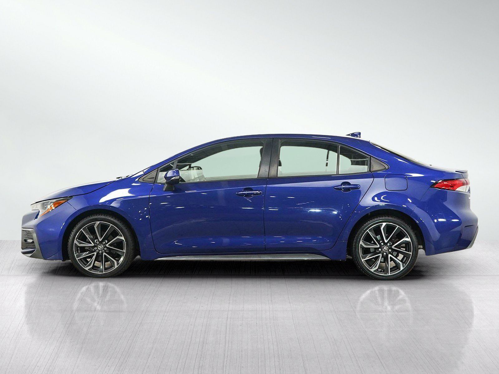 Used 2021 Toyota Corolla SE FWD image 2