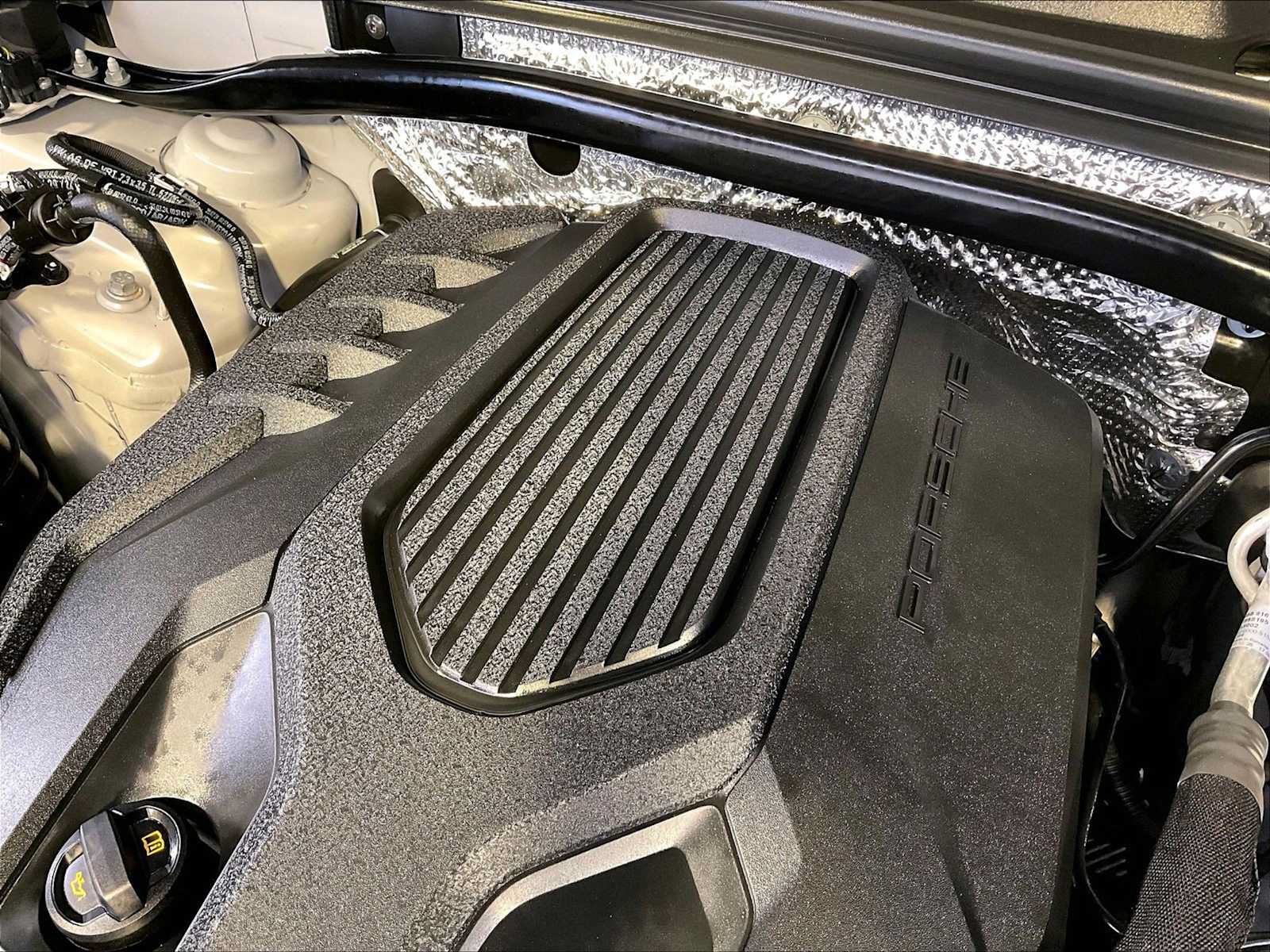 Certified 2025 Porsche Macan Turbo w/ Premium Package Plus AWD/4WD image 33
