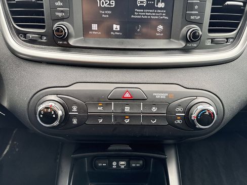 Used 2019 Kia Sorento L FWD image 17
