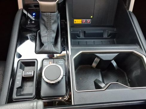 Used 2025 Toyota Tundra Limited AWD/4WD image 15