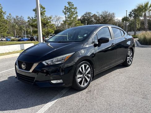 Used 2020 Nissan Versa SR image 2