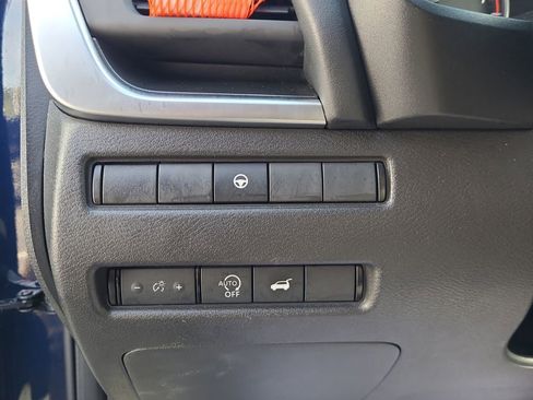 Used 2024 Nissan Rogue SV FWD image 30
