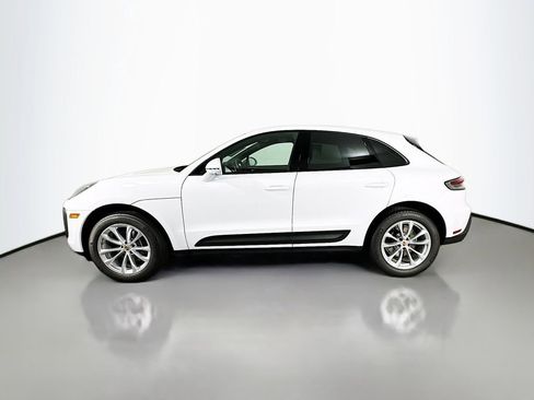 Used 2025 Porsche Macan image 2