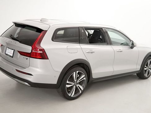 Certified 2025 Volvo V60 B5 Cross Country Plus AWD/4WD image 9