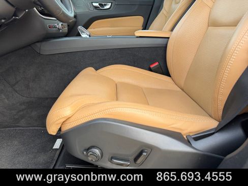 Used 2023 Volvo XC60 B5 Ultimate w/ Protection Package Premier FWD image 12