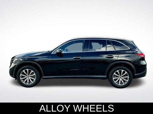 Used 2024 Mercedes-Benz GLC 300 4MATIC image 3